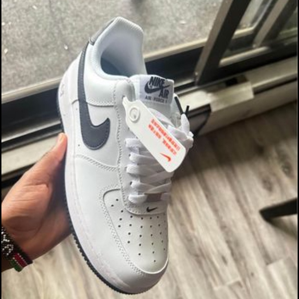 AIRFORCE 1 - Picture 2 of 4